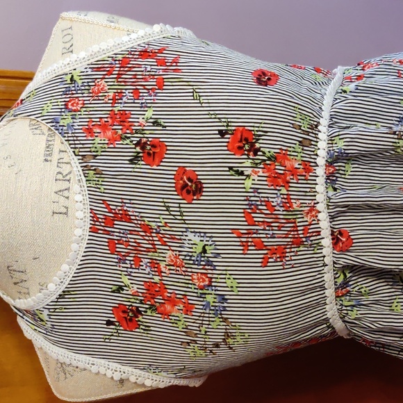 Staccato Striped Floral Peplum Tunic Top Sz M - Picture 2 of 5